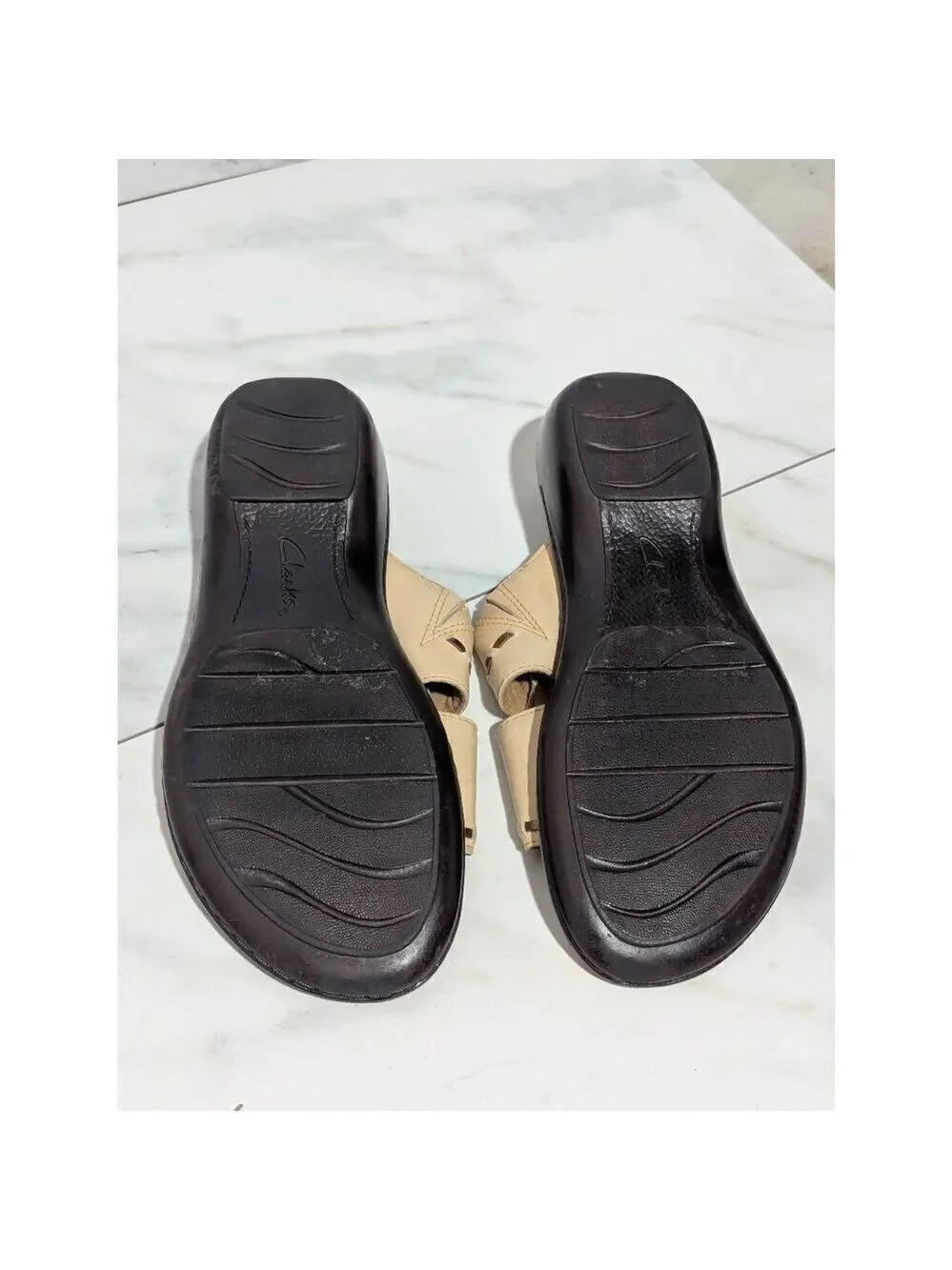 Clarks women tan